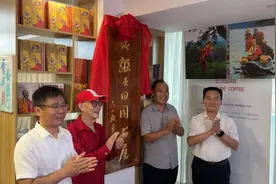 六小龄童现身济南为“美猴王慈善公益书屋”揭牌 多种形式展现西游文化图片