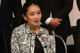 他信家族从政经历坎坷，第二位女总理佩通坦将如何领导泰国图片