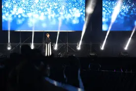 日照群星演唱会激情开唱图片