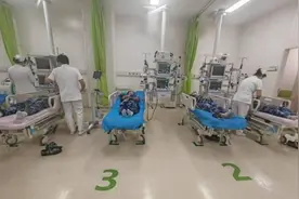 陕西一学校高温下军训，多名学生中暑住院费用自理，校方回应：个案，已调整训练计划图片