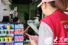 济宁高新区柳行街道绿色家园社区“公益岗”人员开展社会保险政策宣传活动图片