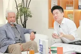 关注｜诺奖得主古尔纳做客董宇辉直播间：文学场域与直播调性之变图片
