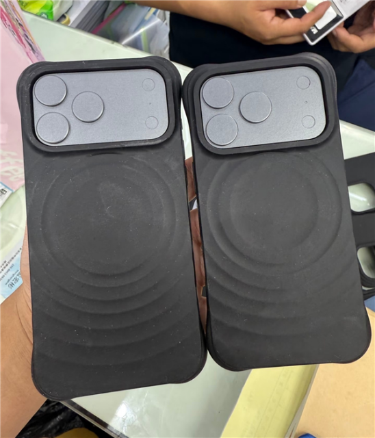 iPhone 17系列官方保护壳首次曝光：采用“液态玻璃”设计