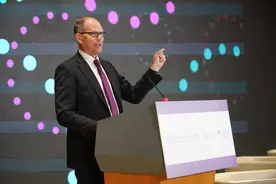 盖茨基金会首席执行官在清华演讲：为他人创造机会才有影响力图片