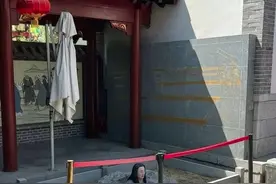 瘆人！井里冒出一个头？图片