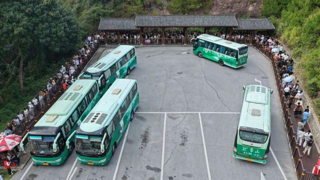 国庆假期过半，安全秩序不松懈！龙虎山文明旅游服务暖人心！