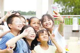 为孩子们打开那扇窗！大别山支教团十二载的爱心接力图片
