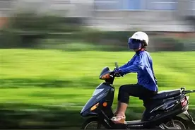 电动车已经充满电，为什么一加速掉两格？老司机：先搞清状况再说图片