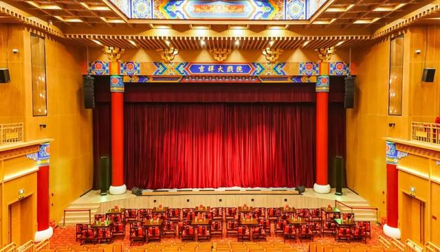 火出圈！王府井“空中戏院”成年轻人打卡新宠——