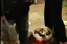 福建平潭有商贩卖石头给游客？当地：个别村民私自售卖，扔进海里能看“蓝眼泪”图片