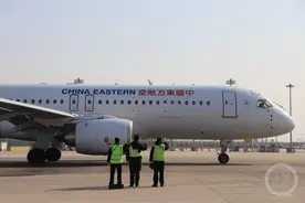 直击春运首日丨东航C919首次保障重庆春运 邀你乘国产大飞机来吃火锅图片