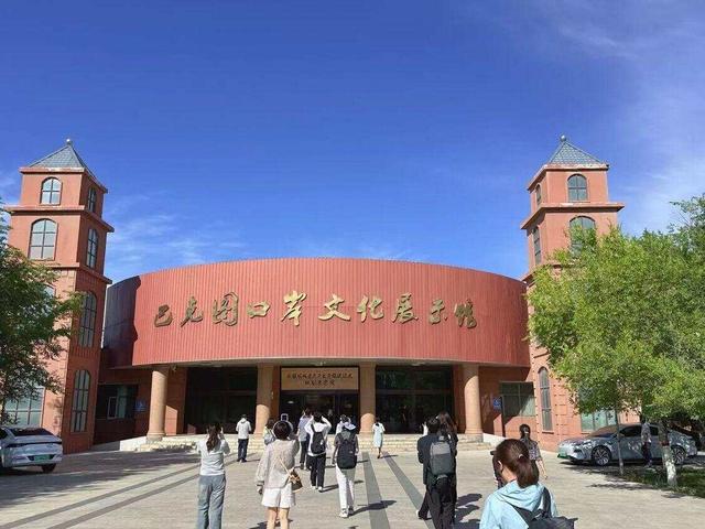 石榴花开 籽籽同心丨打卡祖国西北角的“红色国门” 媒体记者在新疆巴克图口岸体验俄风欧韵