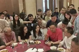 茅台股东大会招待晚宴改为自助餐，飞天茅台变蓝莓果汁图片