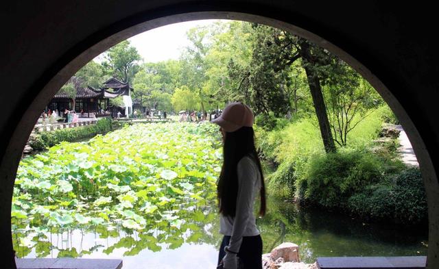 江苏苏州：园林迎来暑期旅游高峰