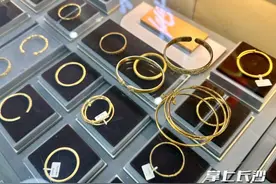 春节将至，金包银等“次抛黄金”走俏市场图片