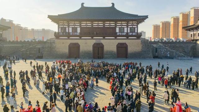 踏破风沙赴神都，白云山赠“终身旅游卡”！让天山来客常回“家”看看