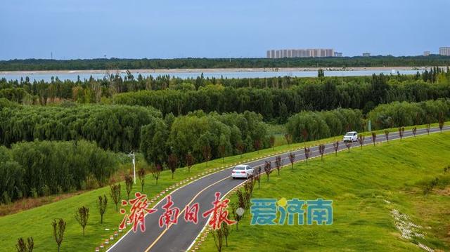 一年四季 泉在济南丨济南槐荫区玉符河生态公路：仿若驰骋草原的城市风景线