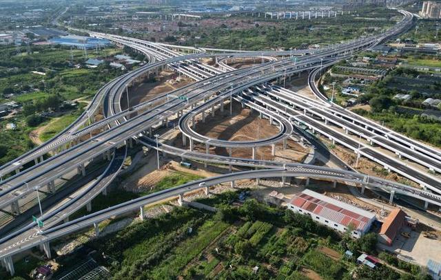 时光塔、立交桥、“积木桥” ……烟台新地标持续上新中