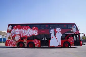 商丘公交婚车“浪漫来袭”图片