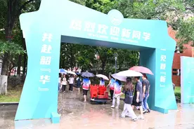 以“心”迎“新”！广州新华学院迎来4000余名普通专升本新生入学图片