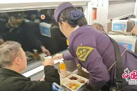 时评：乘务班组冬季制服，流动的中国之美图片