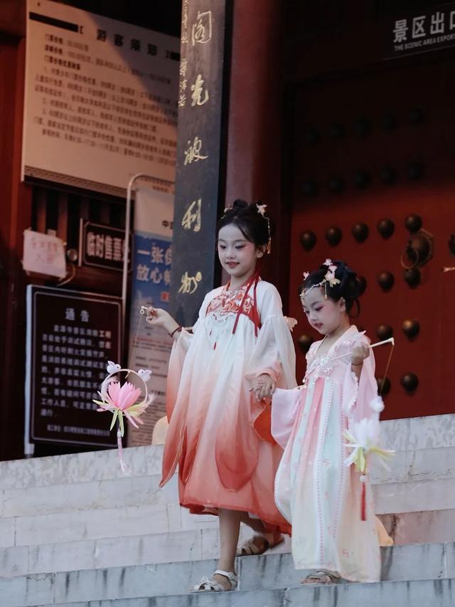 皇泽寺前，再现唐装汉服之美！
