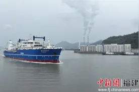 福建省首艘南极磷虾捕捞船“福远渔9199”出境开展捕捞作业图片