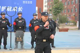 郑州特警这波操作太硬核！直击校园安全新玩法高燃现场图片