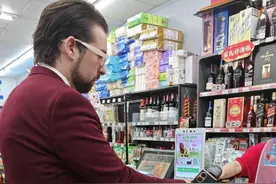 A Serbian fashion designer's day with mobile payment in China图片