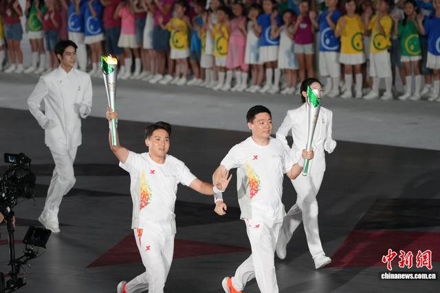 丁俊晖担任成都世运会开幕式火炬手