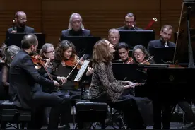 法国钢琴家埃莱娜·格里莫与萨尔茨堡室内乐团奏响古典主义辉煌图片