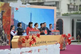 英雄花在广州公交车“绽放”图片