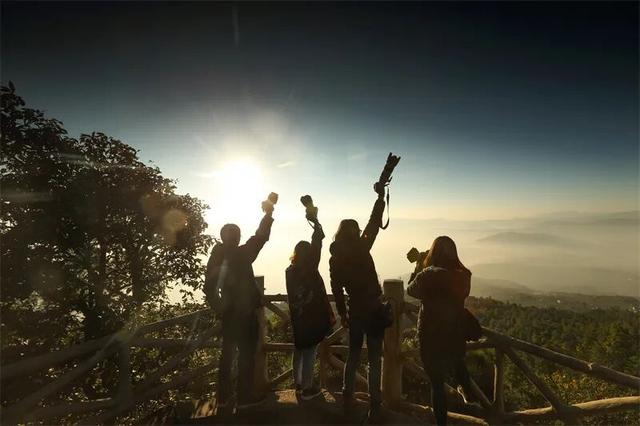 日出云海齐上阵！冬日的楚雄，美成了仙境