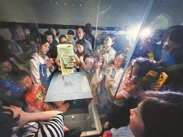 四川多个景区再迎“客满”