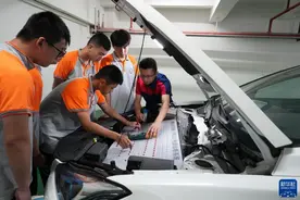 重庆：校企合作培养新能源汽车维修人才图片
