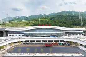 乘渝厦高铁走进武陵山区｜7月1日-12月31日 凭高铁票155元可畅游武隆五大景区图片