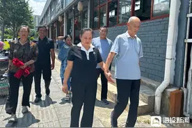 今天，等待杀人案重审的75岁被告人杨徐邱迎来了开庭，未当庭宣判图片