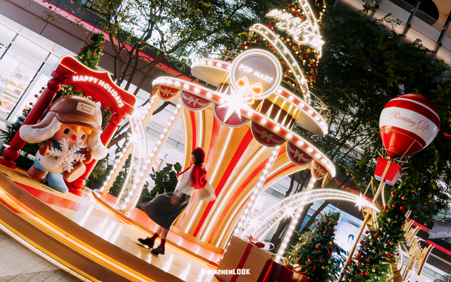 下暴雪的「圣诞小镇」开了！12米泡泡玛特圣诞树亮灯