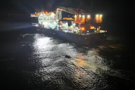 紧急救援 | 安哥拉海域！交通运输部上海打捞局“创力”轮成功救助3名遇险渔民图片