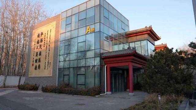 山东一企业有意为嫣然天使儿童医院免费提供场地：位于北京朝阳区	，系闲置医院场地，临近嫣然医院且设备齐全