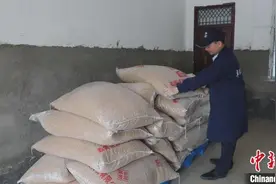 广西环江：古法酱油酿造忙 民众“舌尖”致富图片