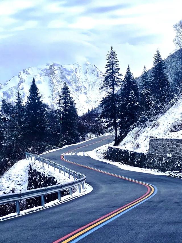 雪后的甘孜，走一路美一路！