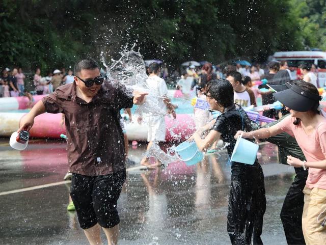 超燃！绥阳这个地方上演电音泼水狂欢