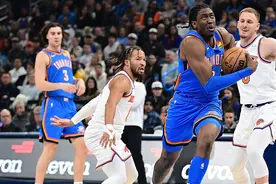 亚历山大杰威合砍72分 雷霆背靠背力克尼克斯图片