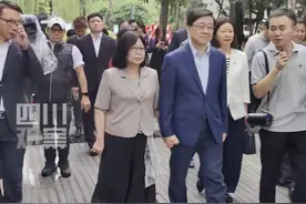 香港特别行政区长官李家超鹤鸣茶社体验成都“慢生活”图片