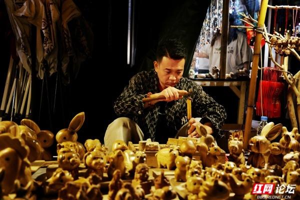 岁暖时刻丨亚洲最大夜市——西双版纳告庄星光夜市掠影