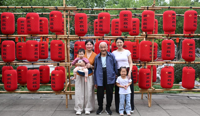 南京鼓楼公园，红红红红红了！