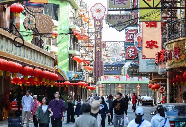 上海影视乐园周末人气旺