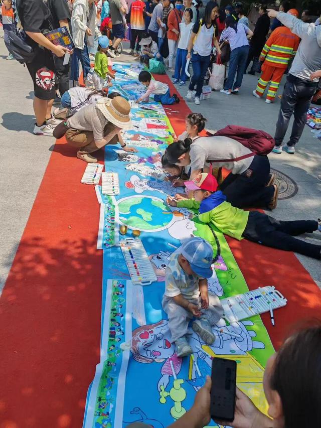 给垃圾找“家”，让娃娃当家，展览路街道“童心共治”破解垃圾分类难题