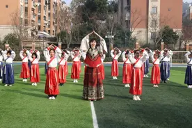 演绎手势舞，传递“护苗”正能量图片